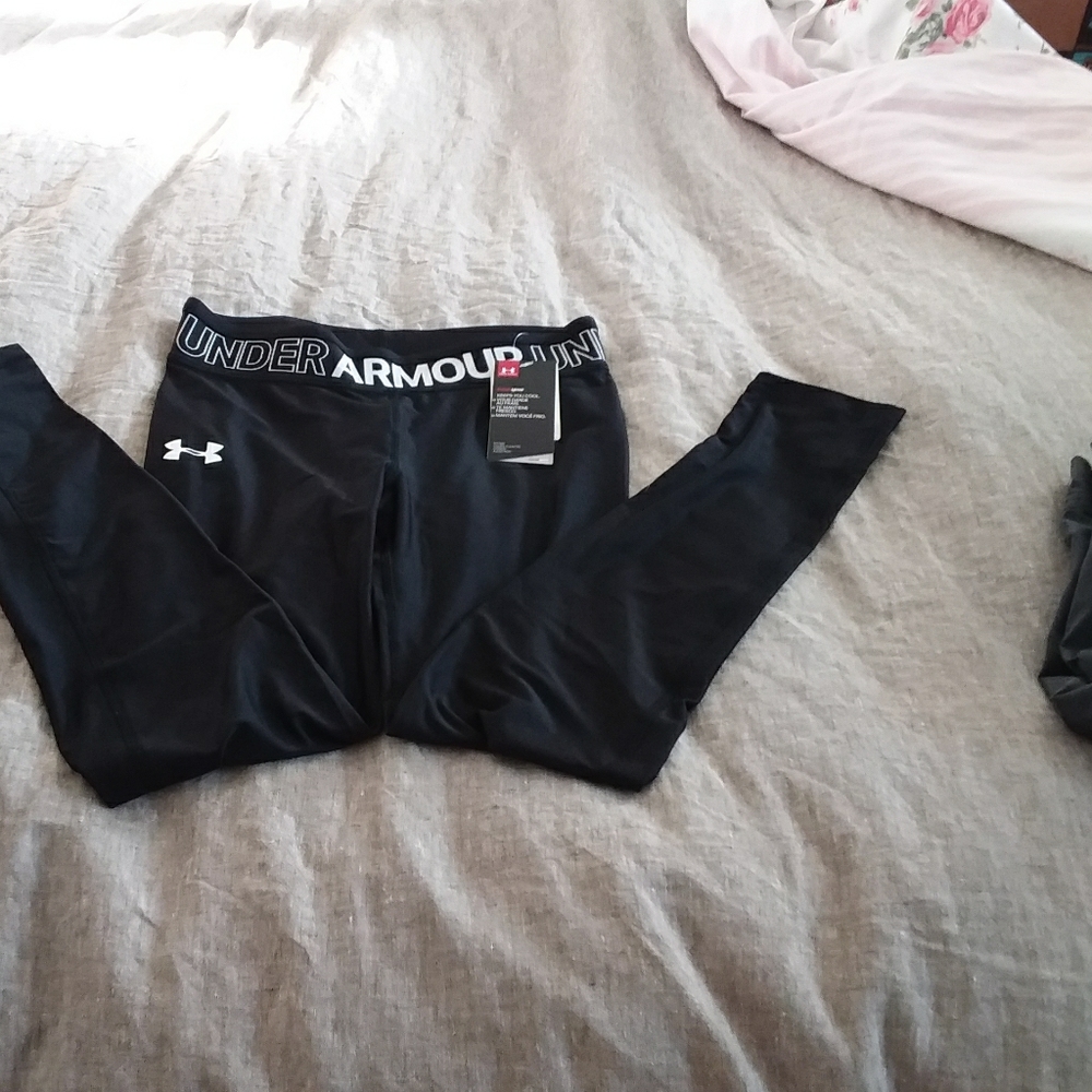 NWT youth large Under Armour leggings.
